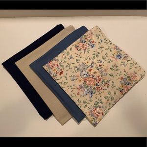 SET OF 4 LONGABERGER CLOTH NAPKINS.